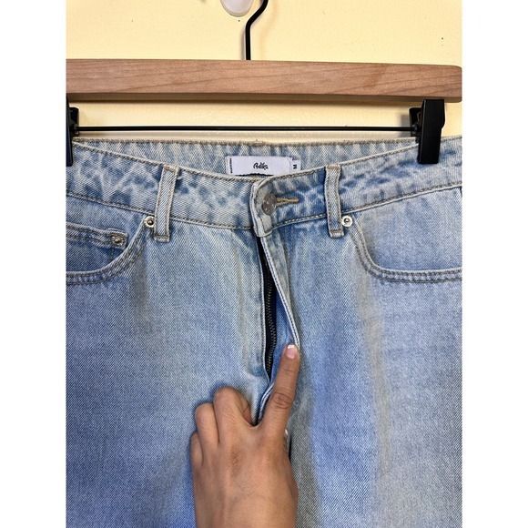 Adika Davis Straight Leg Distressed Jeans Size Medium Light Wash - Picture 8 of 13